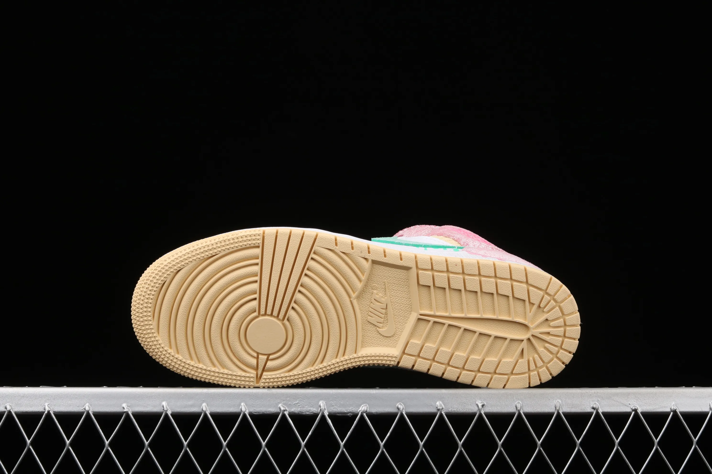 All categories Air Jordan Jordan series basketball shoes Air Jordan 1 Mid G version pure original Air Jordan 1 Mid GS AJ1 Joe 1 Ice Cream Zhongbang basketball shoes DD1666-100